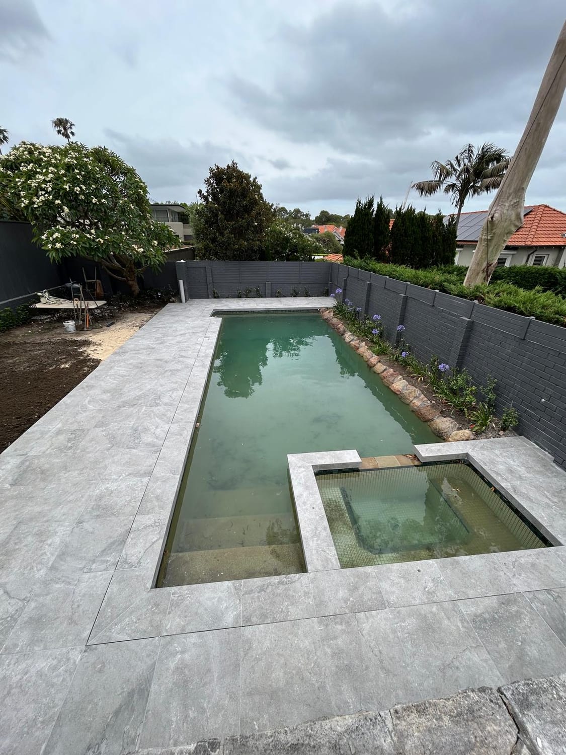 Carrelage pourtour de piscine — Vucera