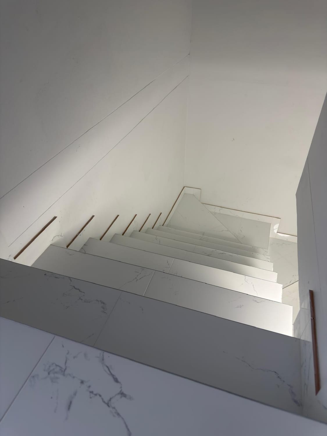 Pose de carrelage escalier — Vucera