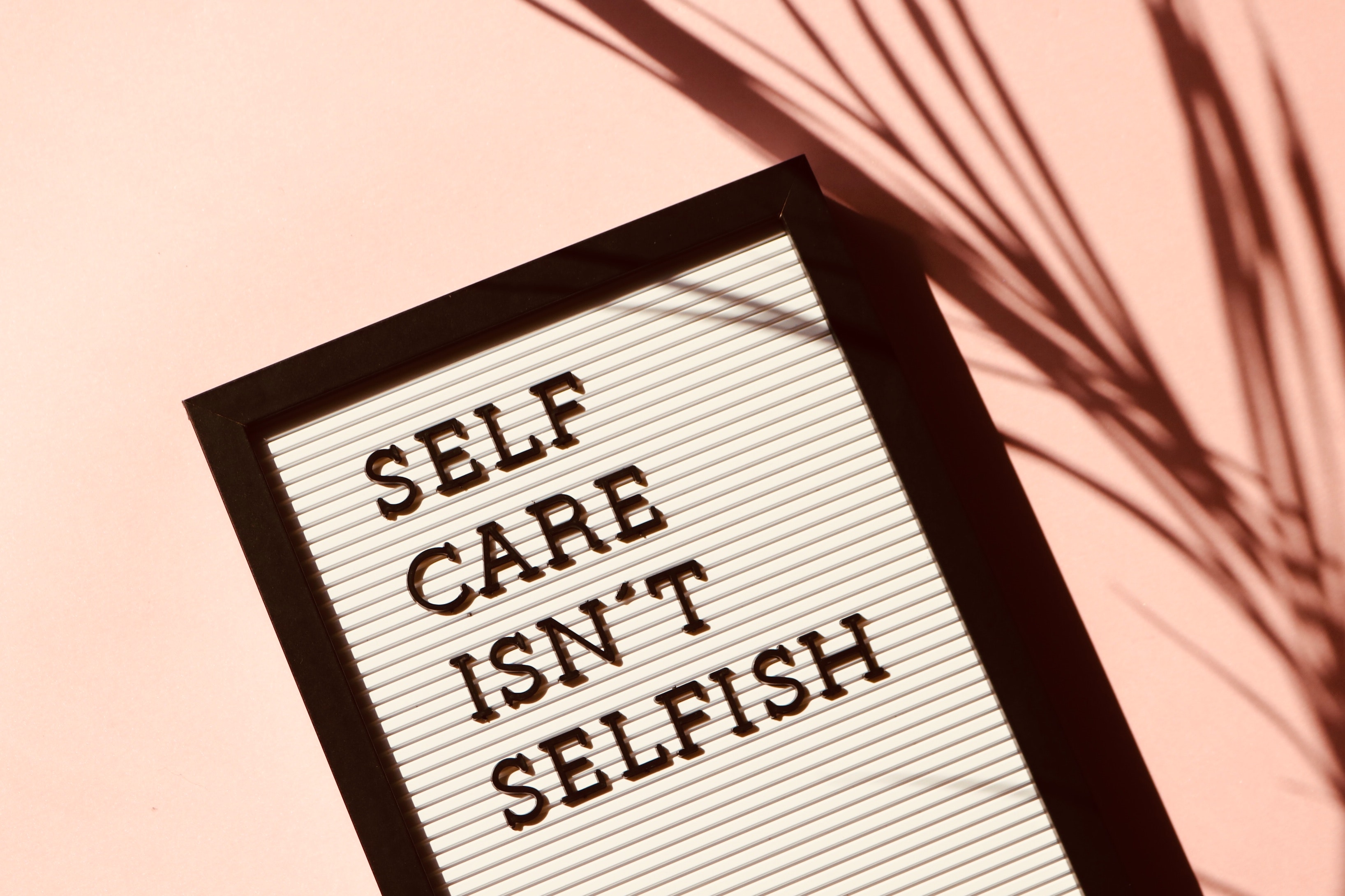 Rdv Pour Soi : Considérez-vous. Se considérer ce n'est pas être égoïste. Self care isn't selfish.