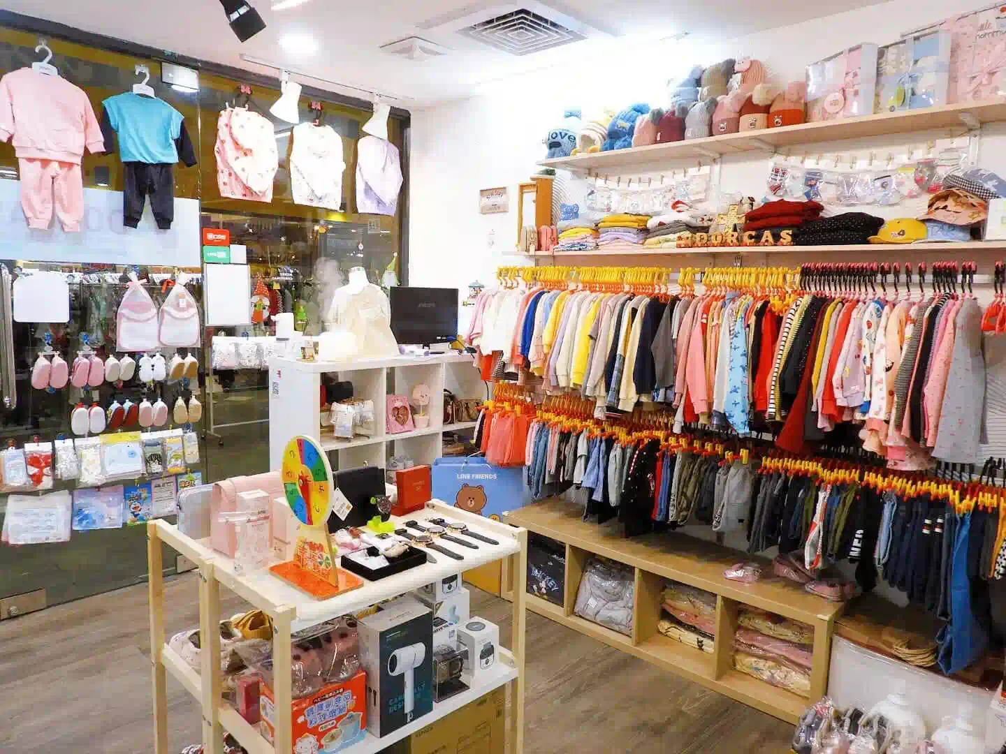 DORCAS 童舖店內陳列