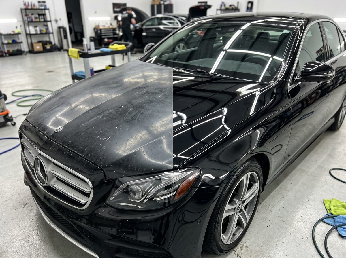 Prima e dopo di un’auto sottoposta a detailing con carrozzeria brillante