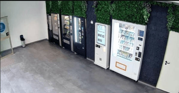 Automatenbereich im VENDINGSPACE Snackautomaten E-Shop 247 Späti