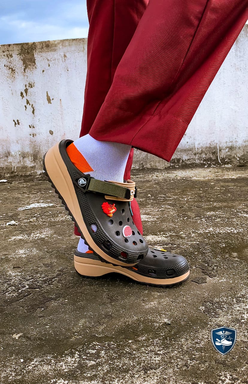 Aura clogs customer photo