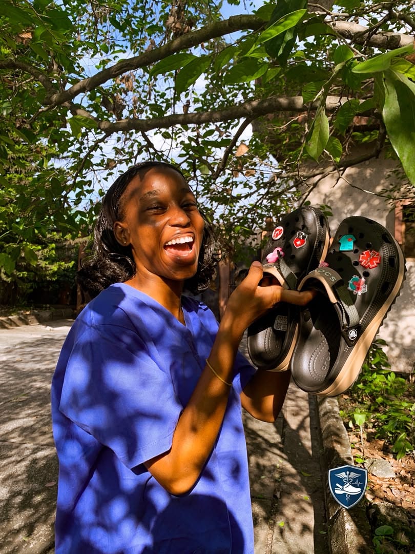 Aura clogs customer photo