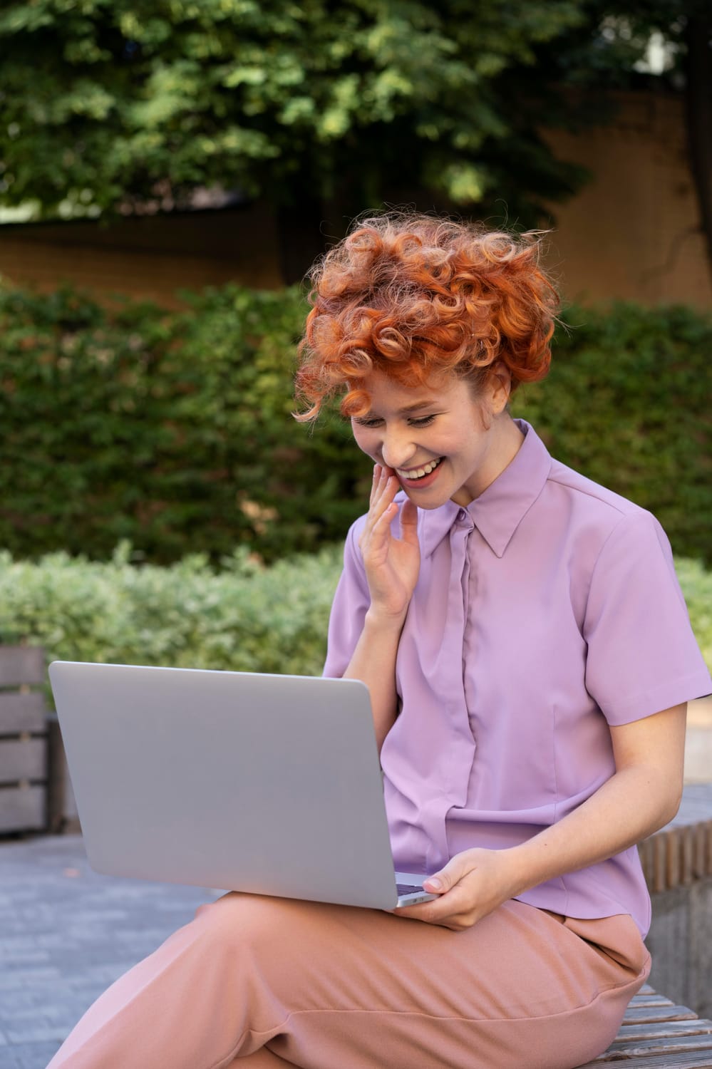 Native French teacher giving an online private lesson with a headset