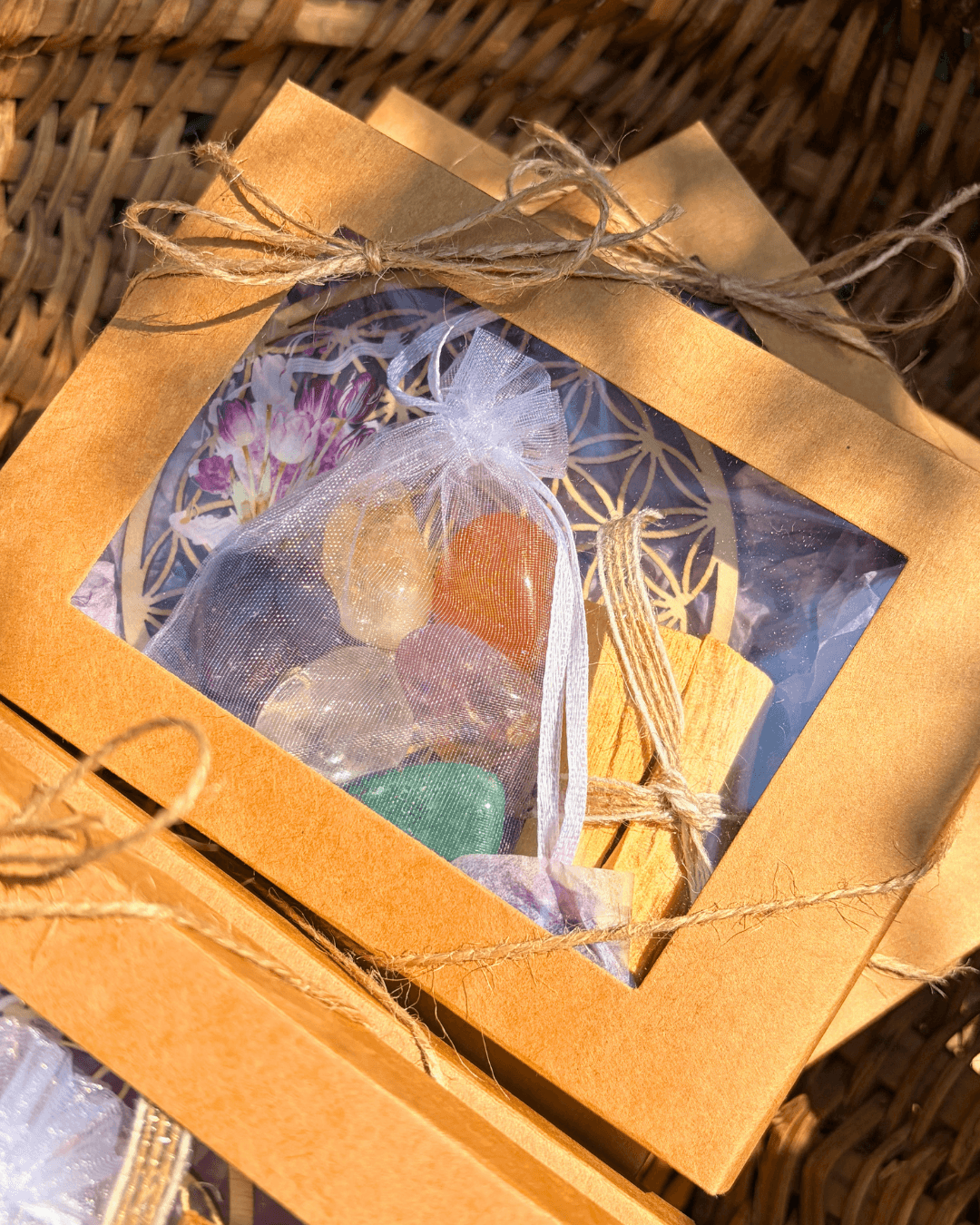 Kit de lithothérapie : 7 pierres, fleur de vie, Palo Santo et pochon