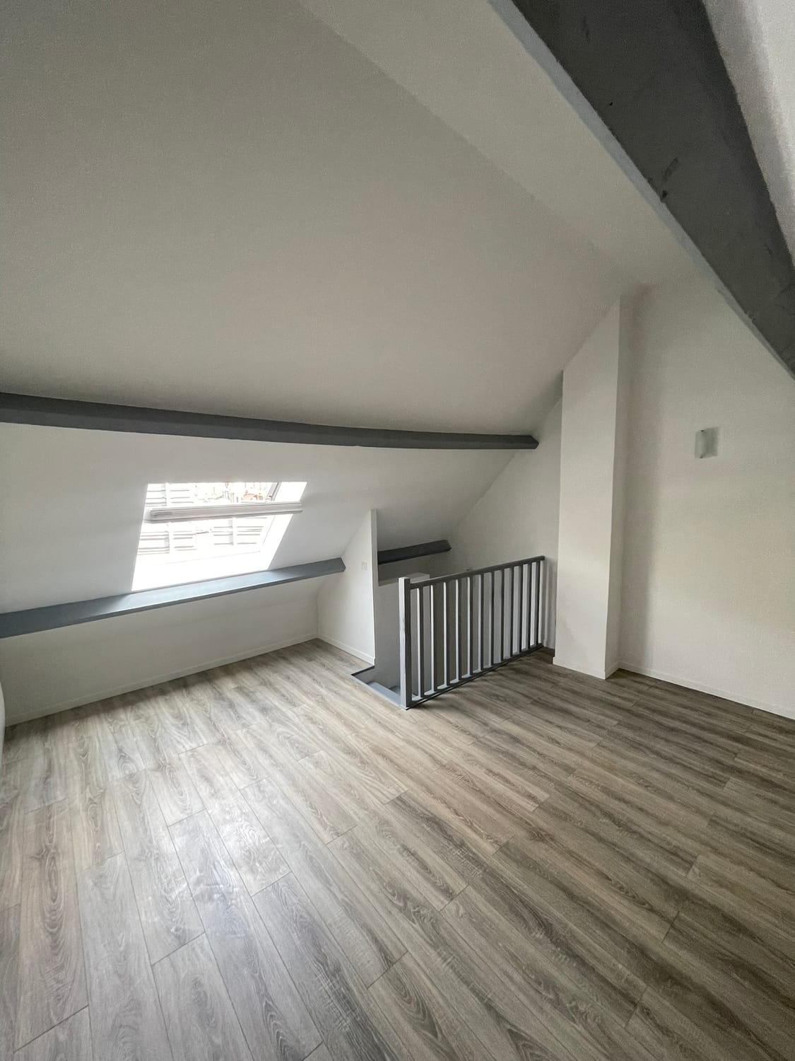 Pose de parquet flottant et finitions de sol dans le Pays des Weppes