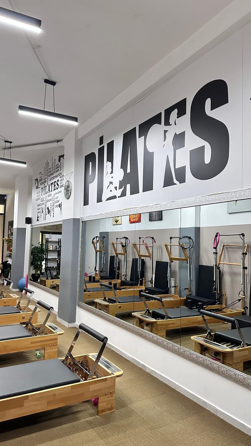 Pilates Aynur üyesi stüdyoda
