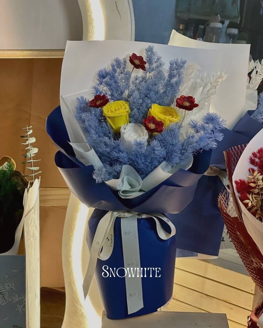 Snowhite preserved bouquet