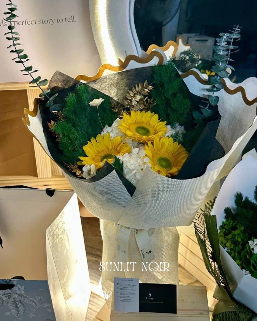 Sunlit Noir preserved bouquet