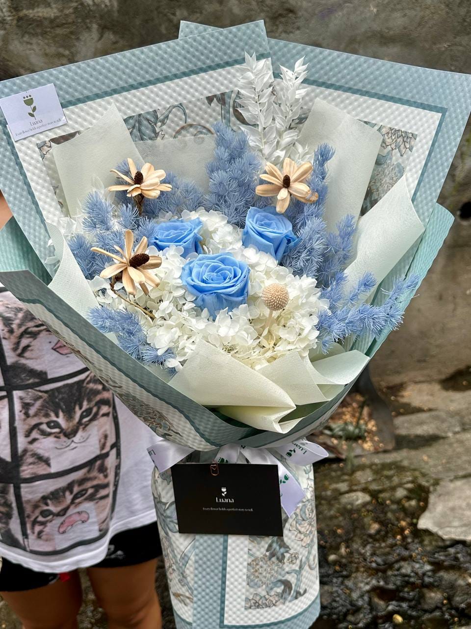 Preserved blue rose bouquet