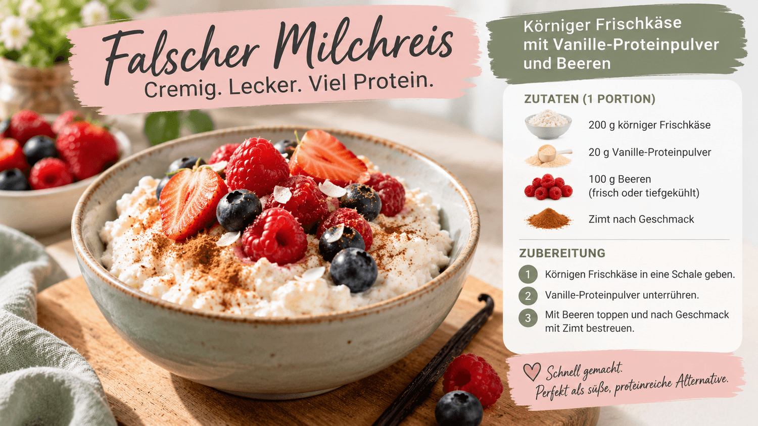 Falscher Milchreis mit körnigem Frischkäse, Proteinpulver, Zimt und Beeren