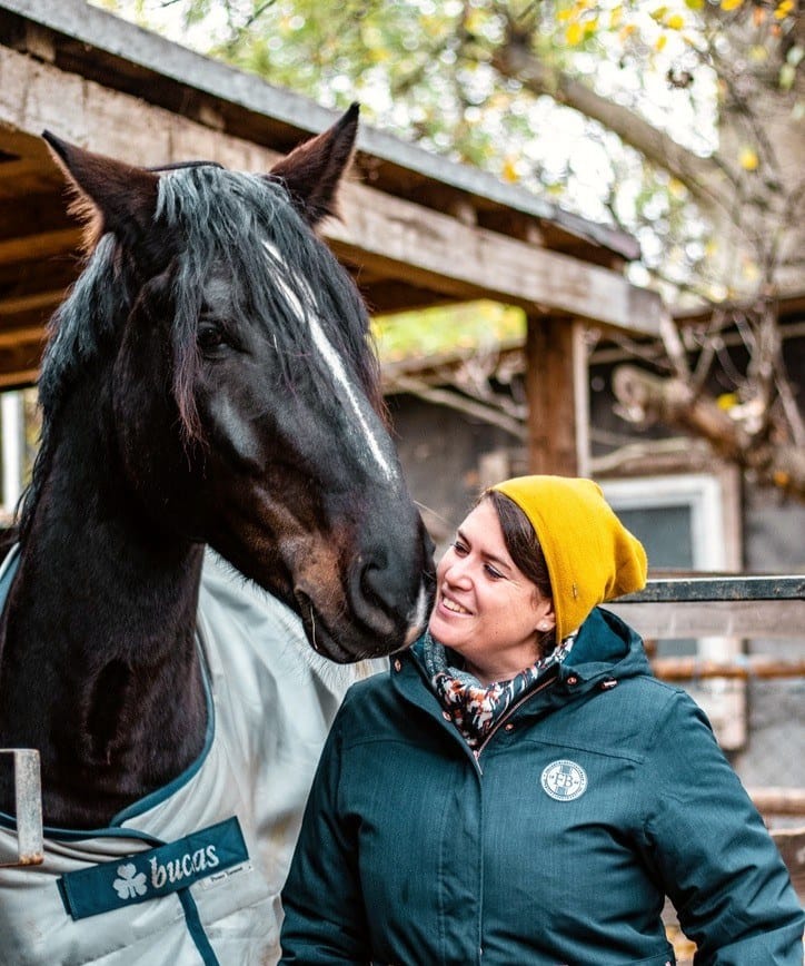 Manuela mit ihrem Pferd