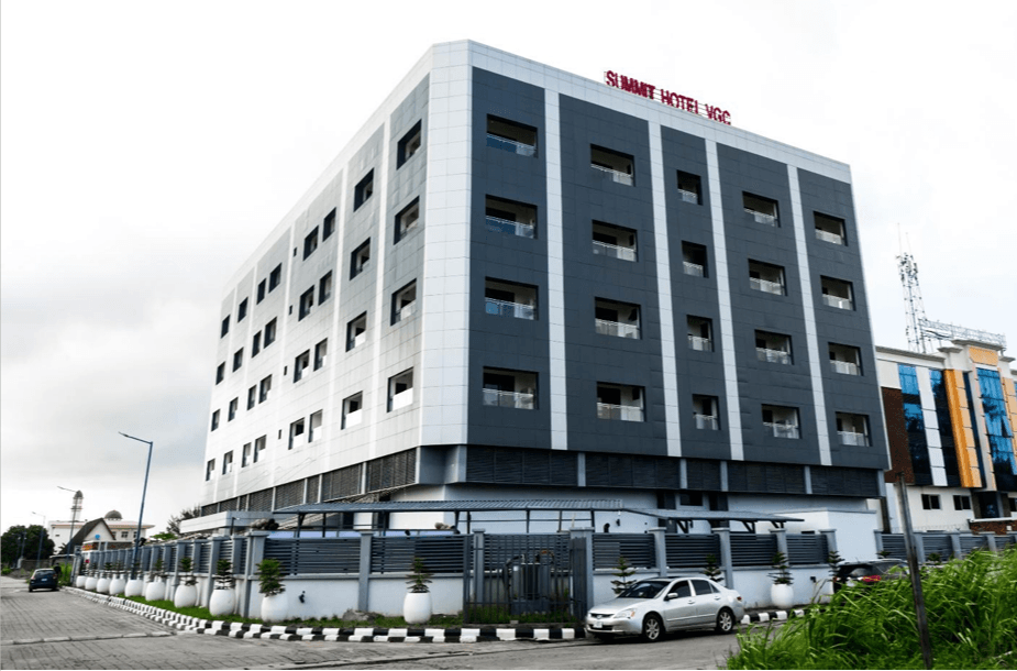 Summit Hotel & Apartments, VGC exterior