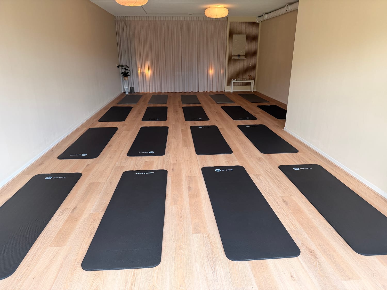 Matopstelling in de yogastudio