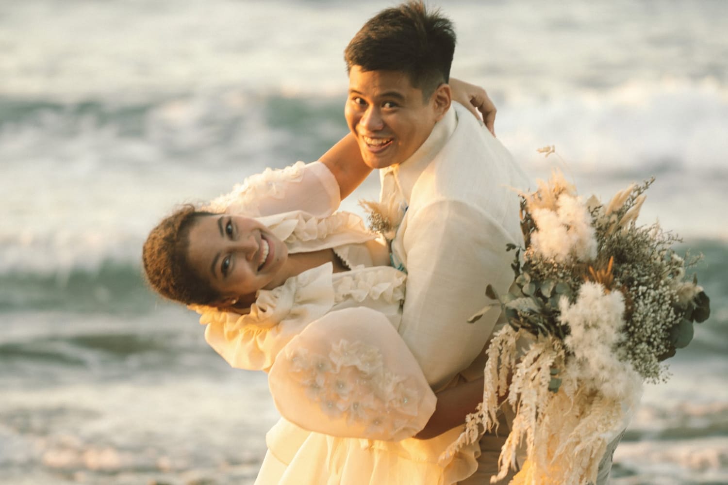 Intimate beach wedding detail 02