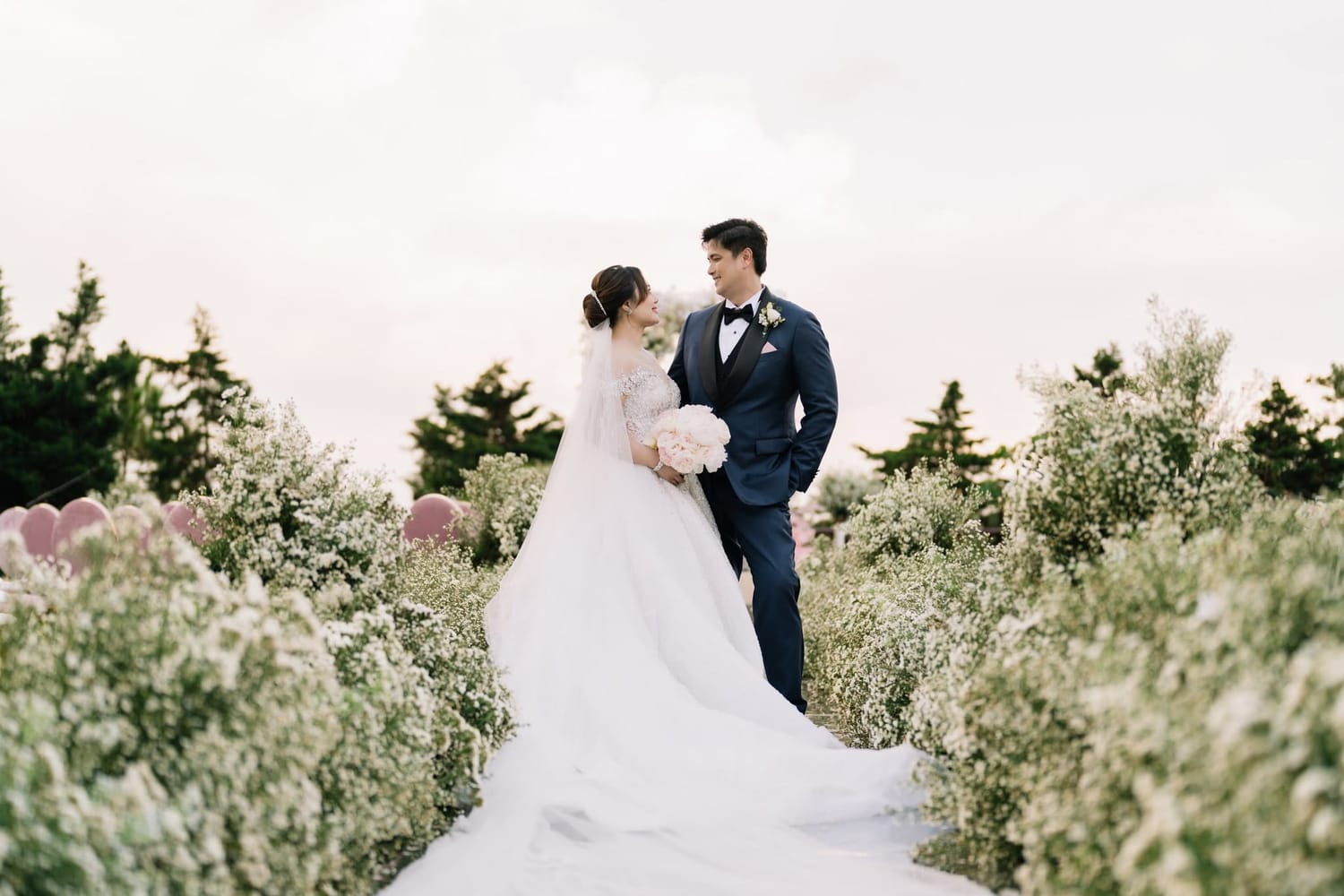 Romantic Wedding Celebration — Image 07