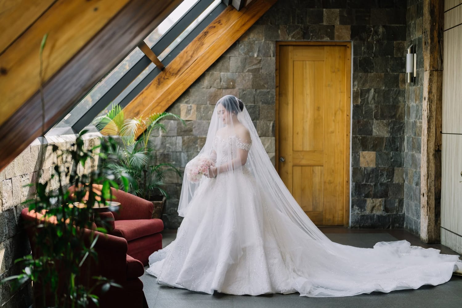 Romantic Wedding Celebration — Image 06