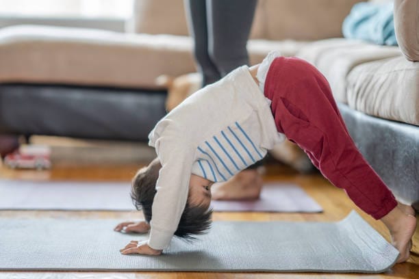 Atelier massage bambin éveil au yoga Verrières en anjou et à domicile. Ateliers parents enfants dans le 49