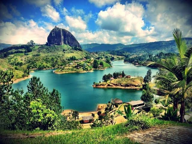 Piedra del Peñol y embalse de Guatapé, Antioquia - Escapada 2 días desde Pereira - Turismo Sin Fronteras