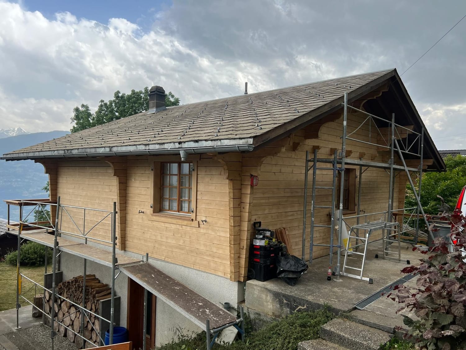 Façade en bois avant traitement, chalet à Savièse