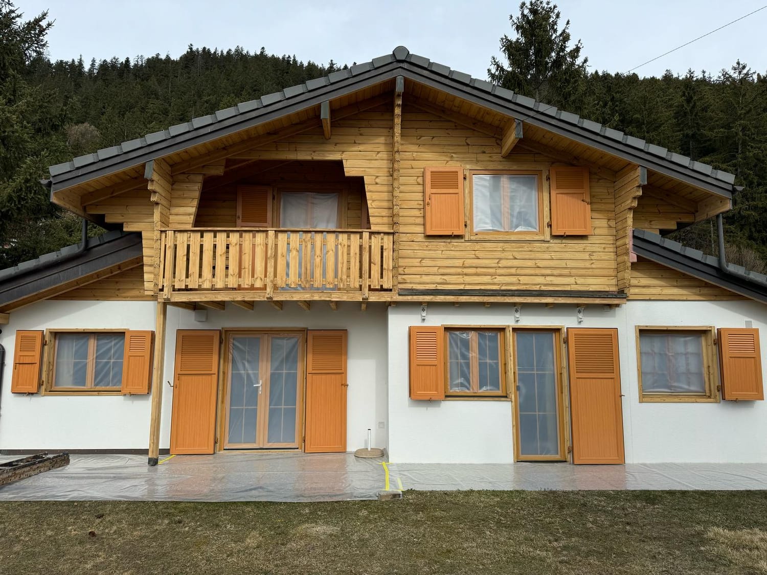 Façade en bois avant traitement, chalet à Savièse