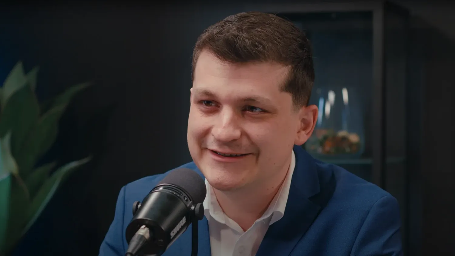 Florian Ion moderând un podcast