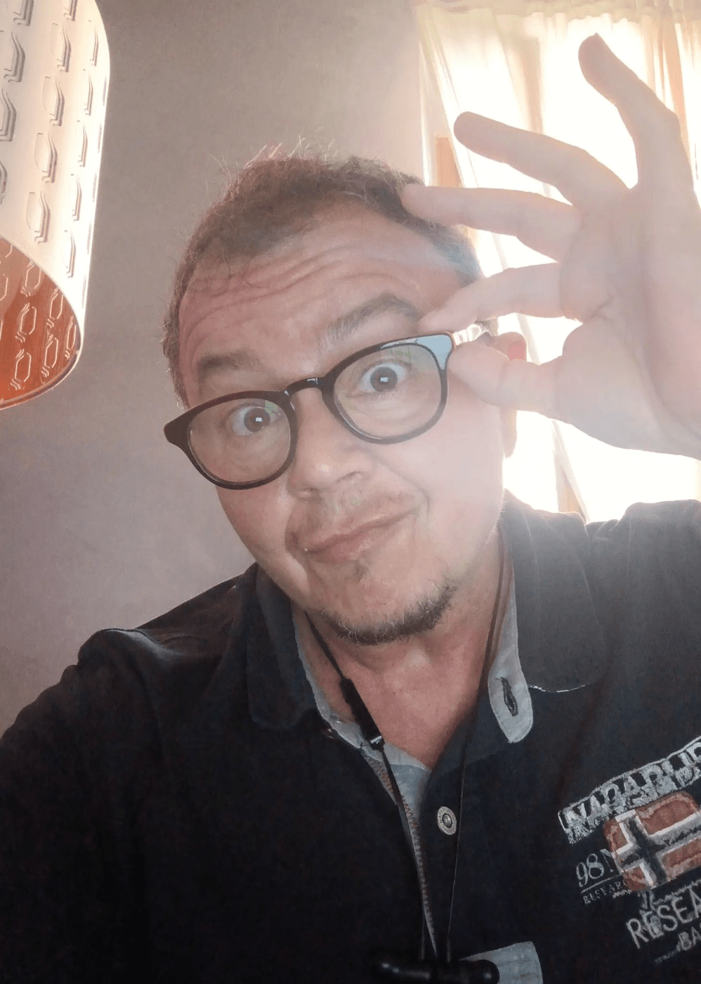 Daniele Bianchi con espressione perplessa