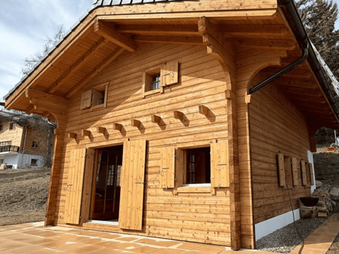 Façade en bois après sablage et rénovation — 3975 Randogne 2023