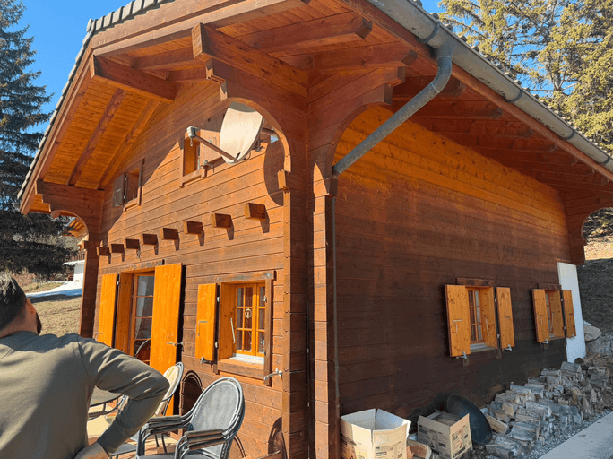 Façade en bois avant sablage — 3975 Randogne 2023
