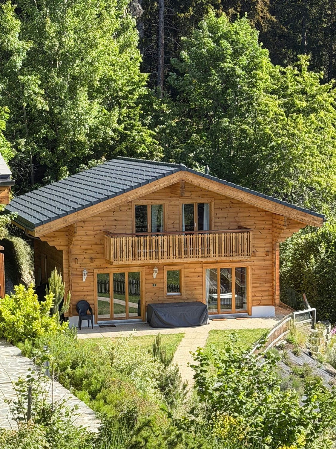 Façade après rénovation — 3963 Crans-Montana 2026