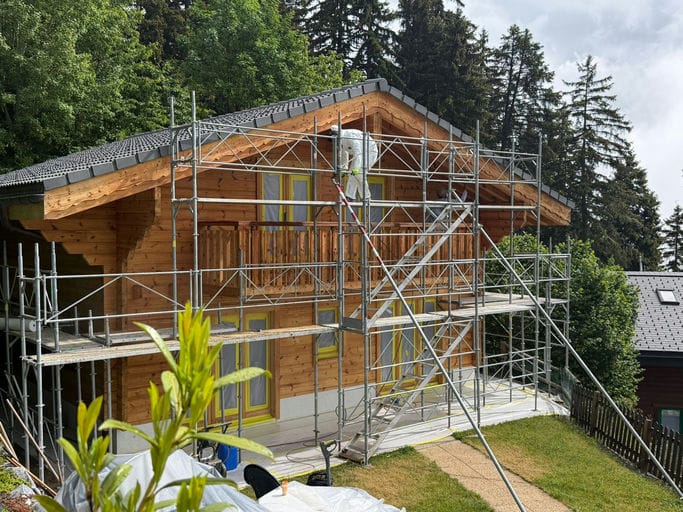 Façade avant rénovation (1) — 3963 Crans-Montana 2026