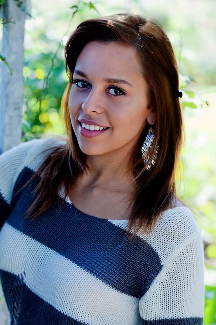 Shoulder-length dyed hair before the hair growth routine