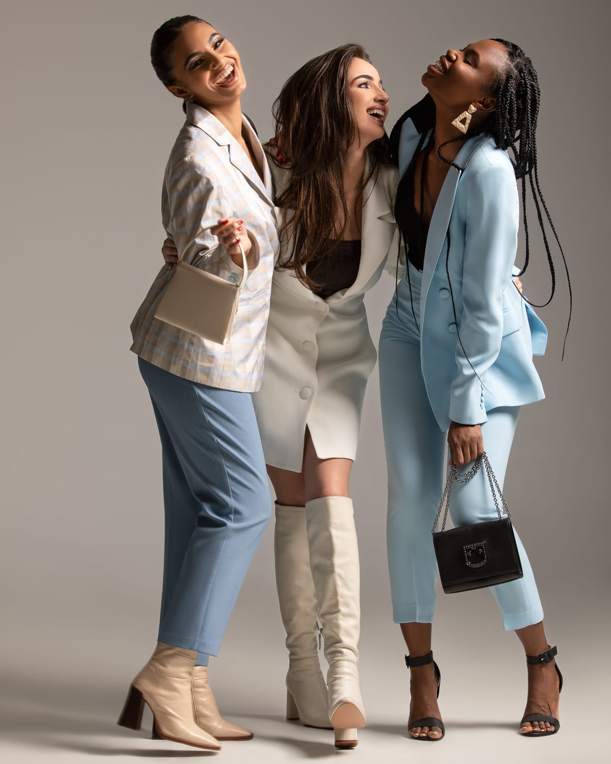 Modèle avec produit mode lifestyle