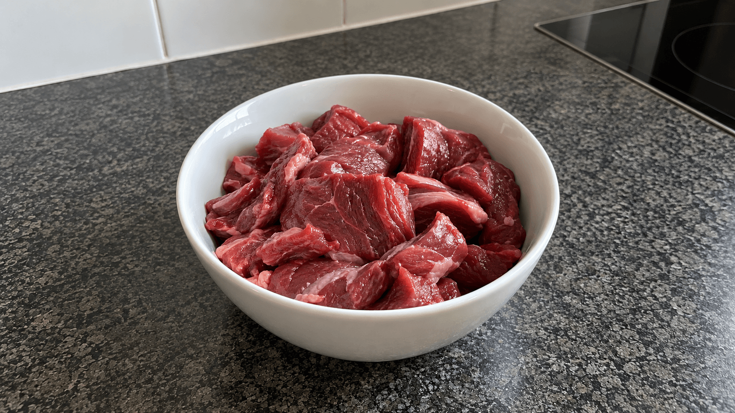 Muscle meat in a white bowl
