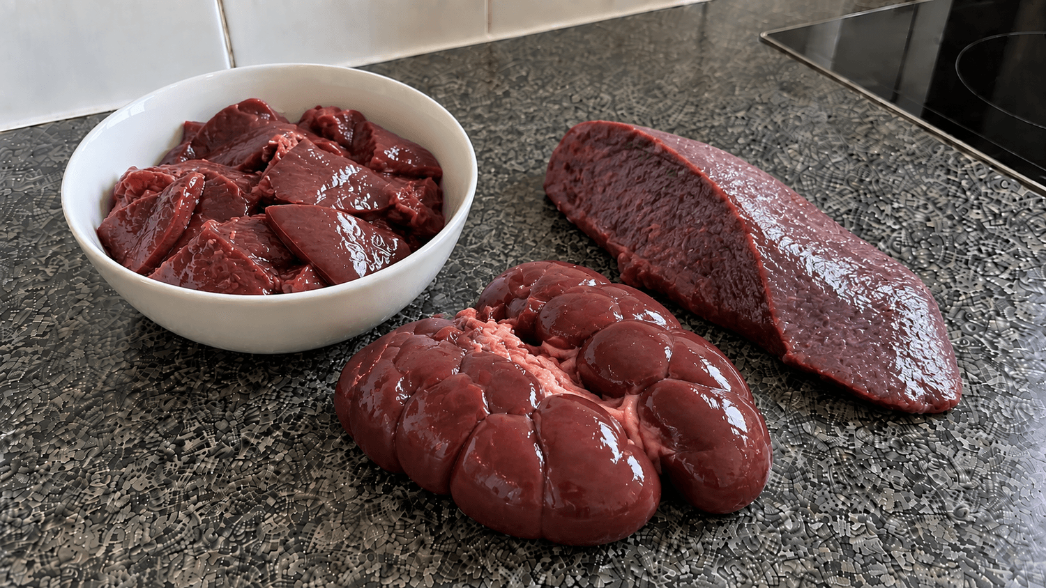 Kidney and spleen on the counter