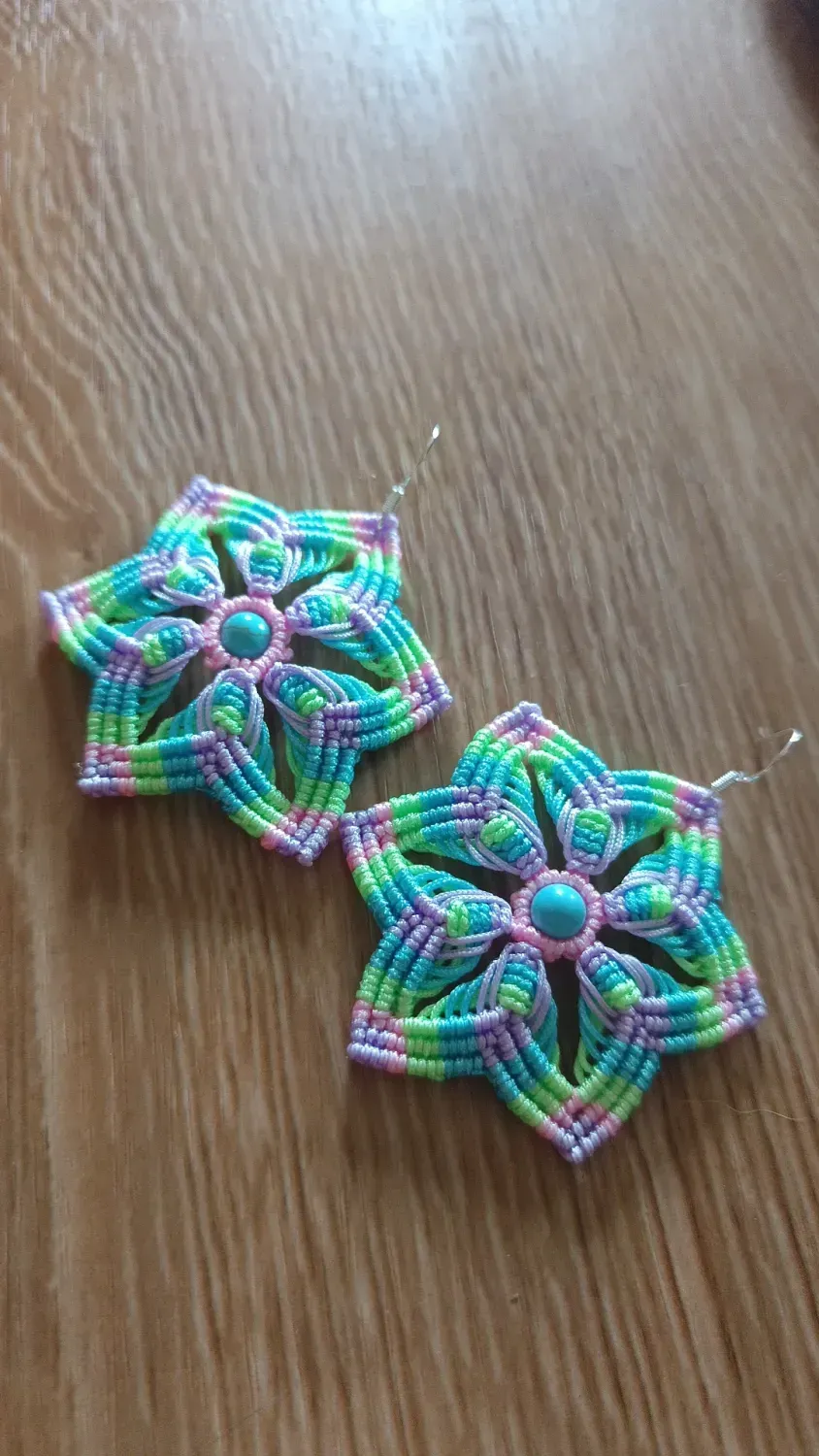 bijou en pierre naturelle tissé à la main