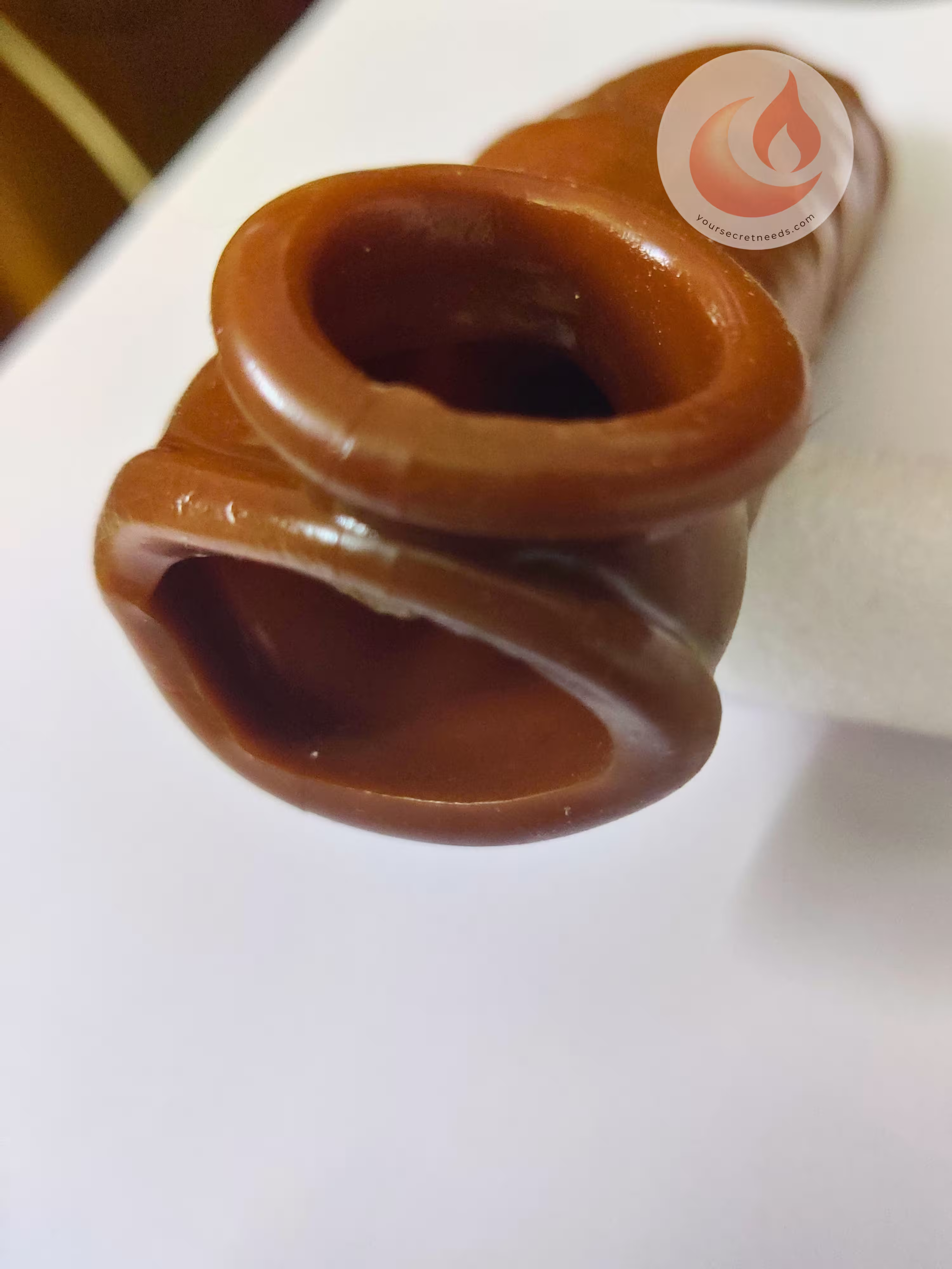 Dum Sleeve, dark chocolate, side view