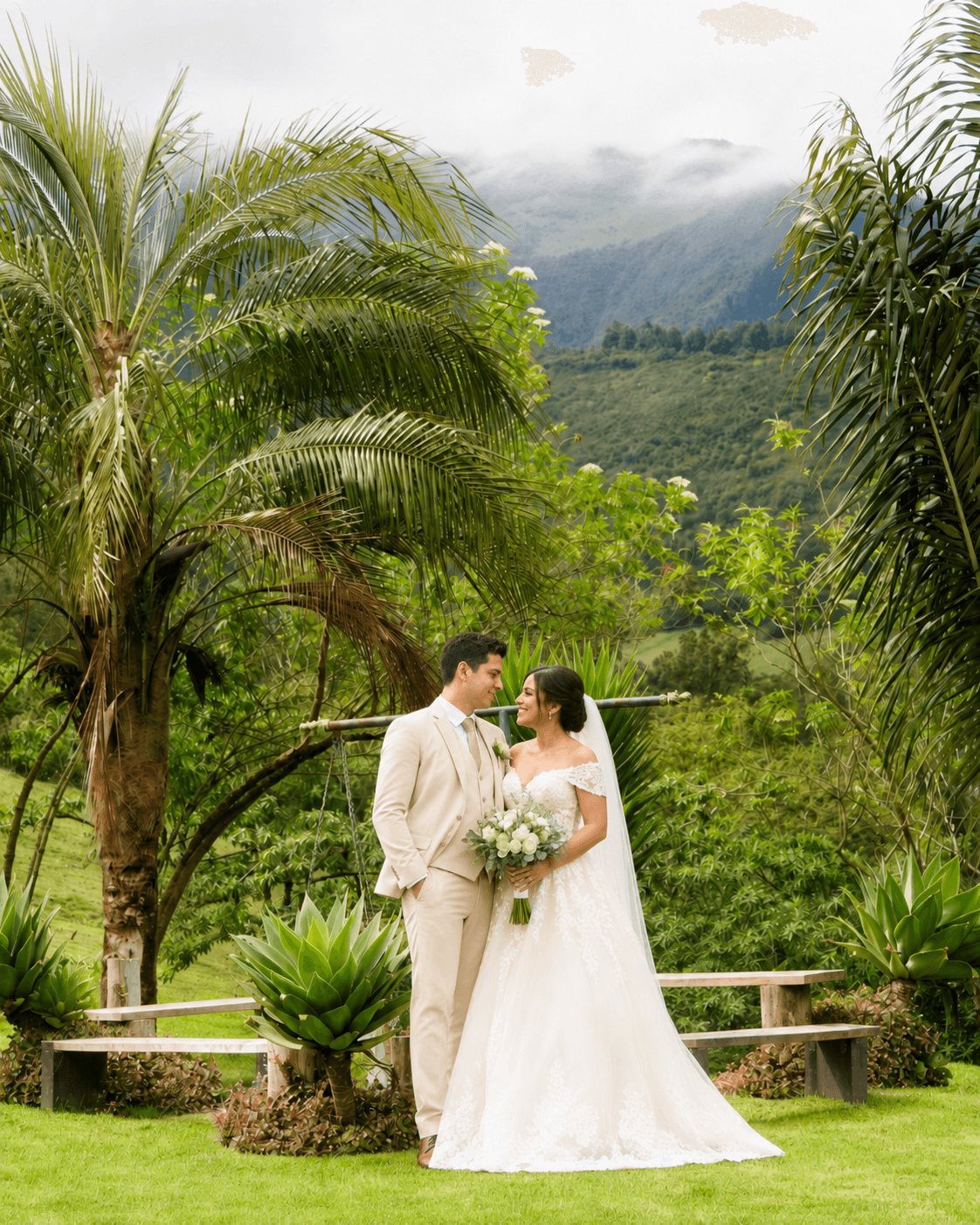 Matrimonio o boda íntima en la naturaleza cerca de Quito
