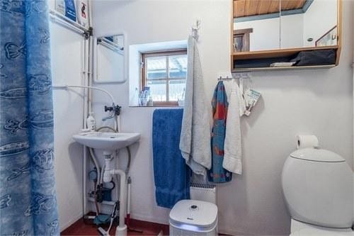 Small bathroom with shower