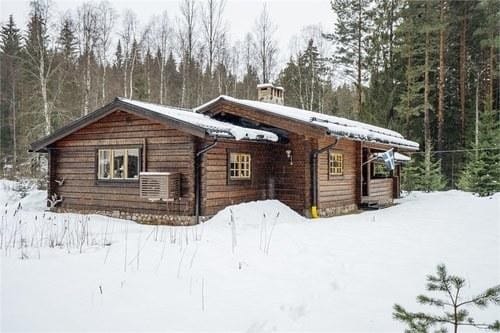 Blåbärsstugan in the snow