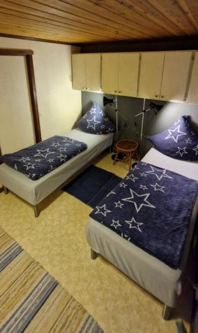 Bedroom with two single beds