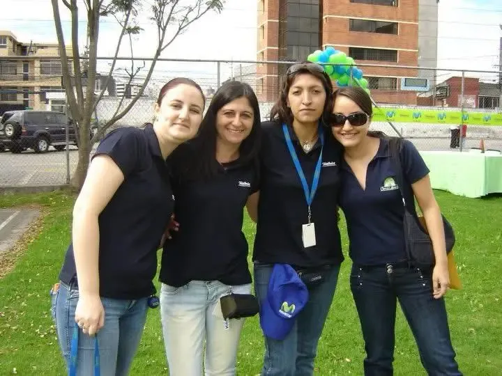 Adriana junto a sus compañeras en sus primeros años en Telefónica
