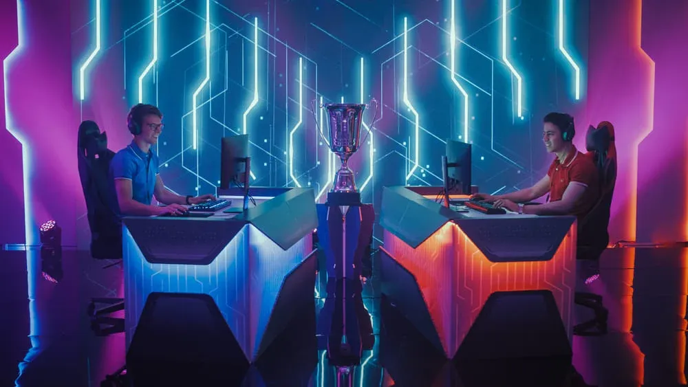 Equipos gaming y jugadores en un entorno gaming profesional