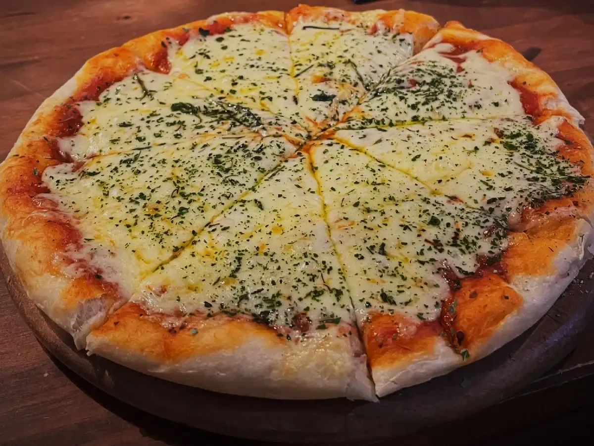 Pizza casera con muzzarella