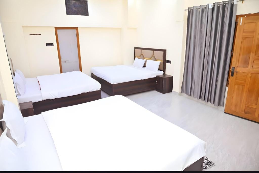 2 Bedroom Deluxe Room 2