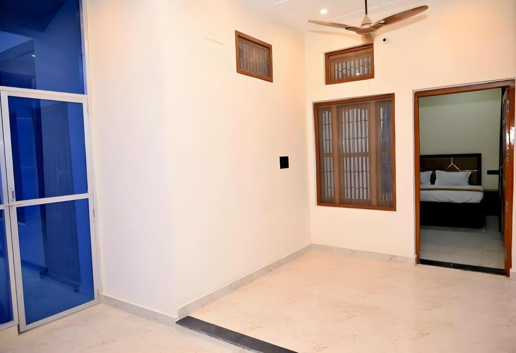 Family Room 4