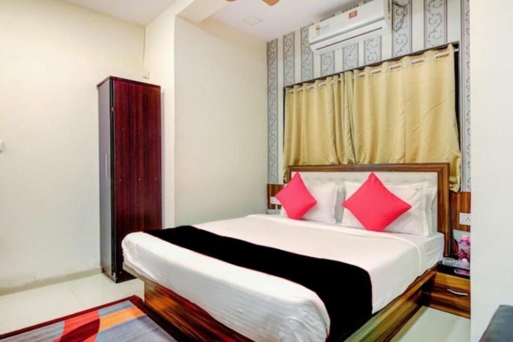 Deluxe Room 2