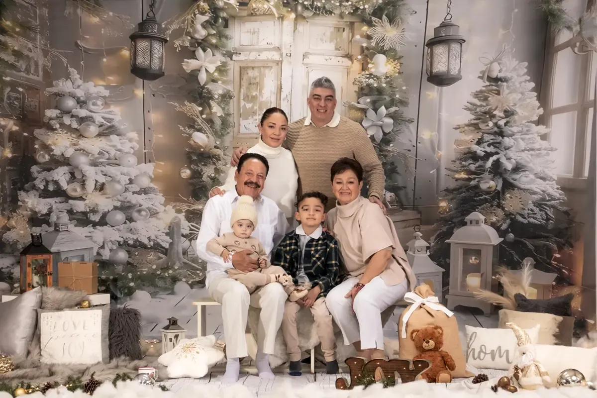 Retrato familiar navideño realizado por COLORAMA