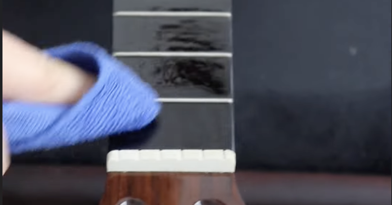 Comment changer les cordes d'une guitare classique